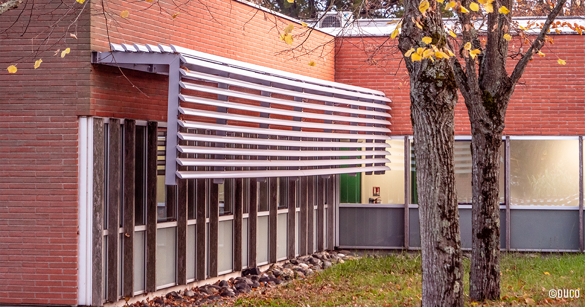 Brise-soleil DUCO pour une protection solaire optimale chez ENSFEA Brise-soleil DUCO pour une protection solaire optimale chez ENSFEA