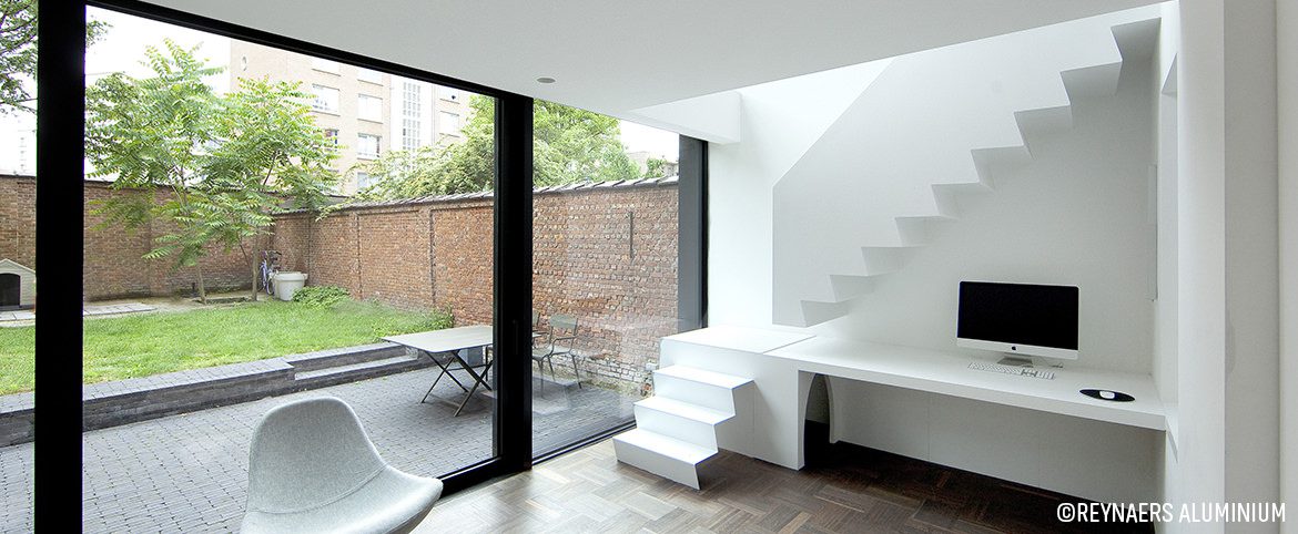 Reynaers Aluminium : Comment nettoyer vos châssis et portes en aluminium ? Reynaers Aluminium : Comment nettoyer vos châssis et portes en aluminium ?