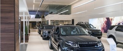 Knauf : Système de qualité pour les murs et les plafonds d’un showroom de voitures de luxe