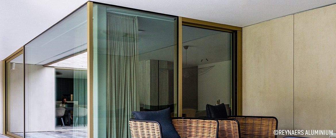 Reynaers Aluminium : Une villa minimaliste aux profilés de châssis ultraminces Reynaers Aluminium : Une villa minimaliste aux profilés de châssis ultraminces