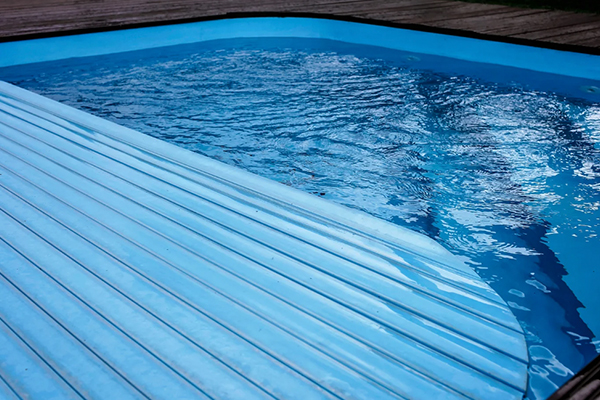 Hivernage de la piscine Piscine extérieure à préparer pour l'hivernage