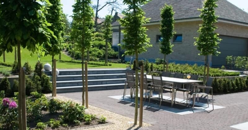 Pavage de jardin avec des pavés en terre cuite Vandersanden