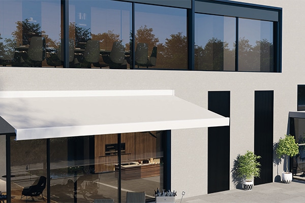 Comment combiner ventilation et protection solaire pour la maison