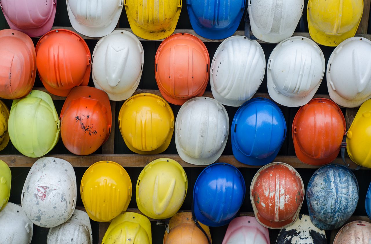 %titre de l'article% Professionnels sur un chantier de construction couverts par une assurance obligatoire