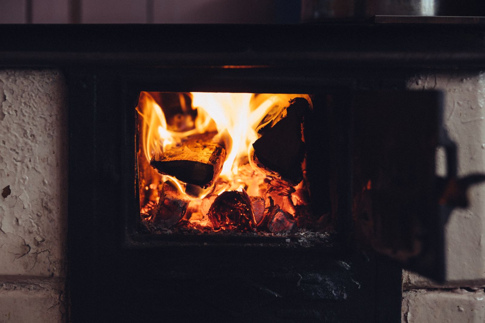%titre de l'article% Foyer à bois : le bois énergie, à adapter au logement et à l’usage