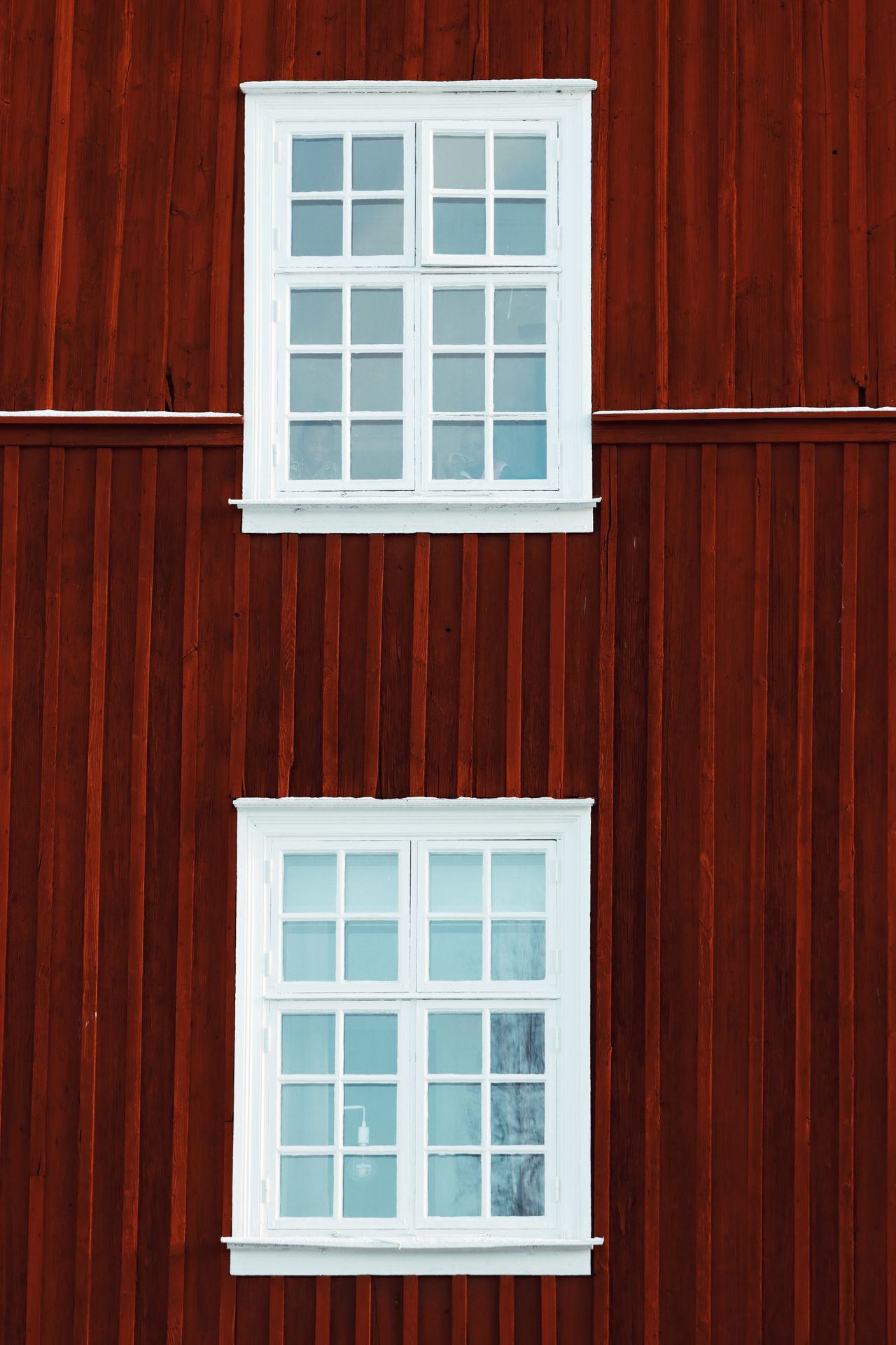 %titre de l'article% Façade en bois rouge peinte à la peinture suédoise (rouge de Falun)
