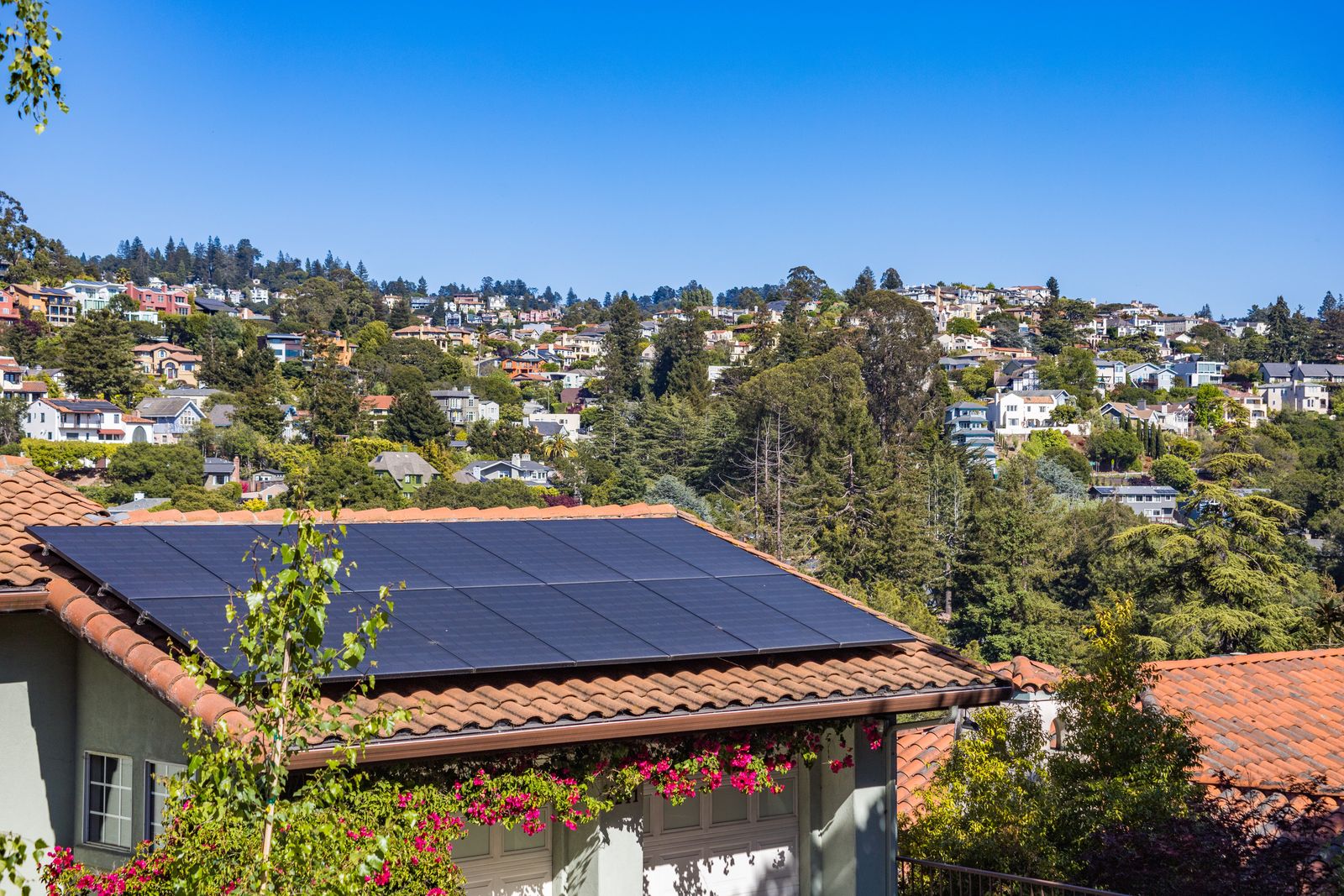 %titre de l'article% Panneaux photovoltaïques sur le toit d’une maison : rentabilité liée à l’autoconsommation