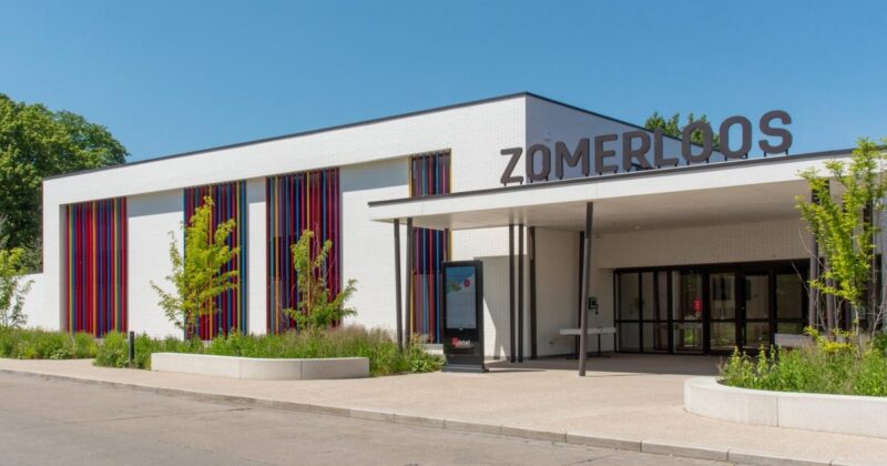 Centre de loisirs Zomerloos à Gistel : des lames DucoSun Ellips 250 colorées comme signature architecturale